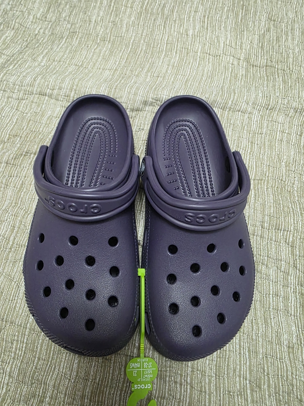 CROCS Classic Clog in Deep Purple